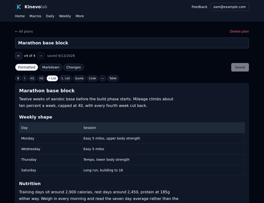 A training plan open in the app, on version four of four, with a table of the week’s sessions.